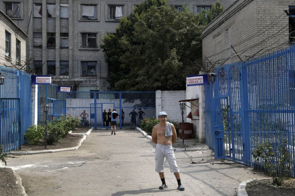 NA SLOBODI: Više od 100 zatvorenika pobeglo iz pogođenog zatvora u Donjecku