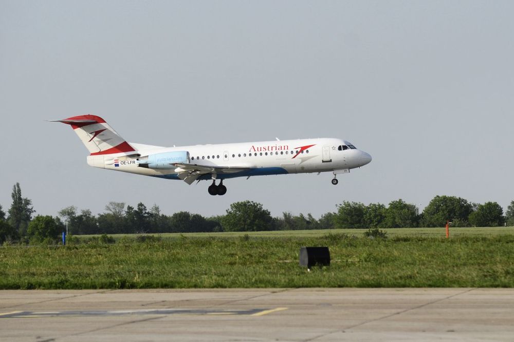 PANIKA NA LETU IZ BEČA: Pretrnuli od straha, mislili da će se avion zalediti!