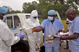 ŽIVI ZAMORCI: Tri afrička zaražena lekara dobila eksperimentalni lek protiv ebole