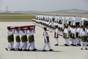PROGLAŠEN DAN ŽALOSTI: U Maleziju stigao avion s prvih 20 tela žrtava MH17