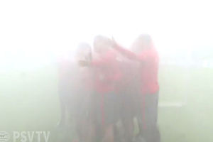 (VIDEO) NEVIĐENI LEDENI IZAZOV: Vatrogasci šmrkovima okupali fudbalere PSV Ajndhovena
