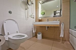 U LESKOVCU MONTAŽNI WC KOŠTA 45.000 EVRA! Za toalet izdvojeno kao za STAN OD 40 KVADRATA U BEOGRADU!