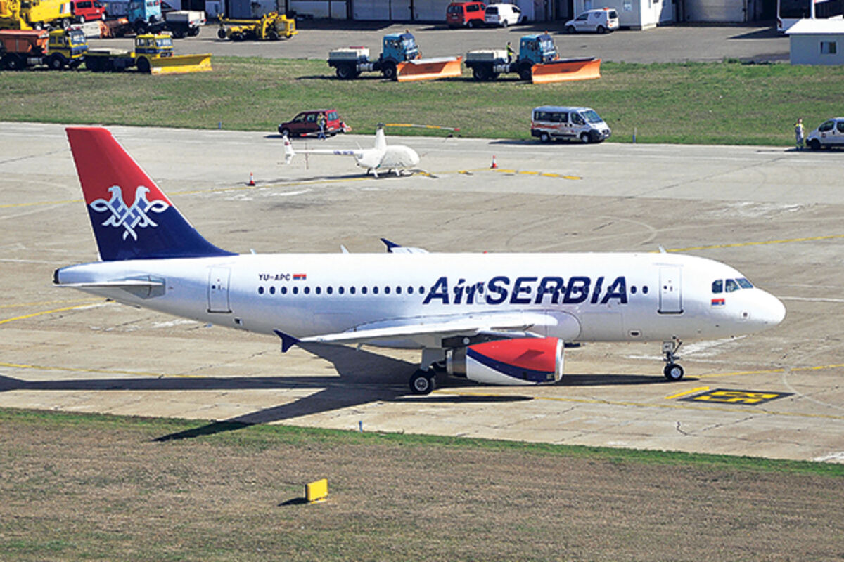 Airserbia com купить билет. Air Serbia a319. Airbus a319 Air Serbia. Самолёт Air Serbia а330. ATR 72 самолет Air Serbia.