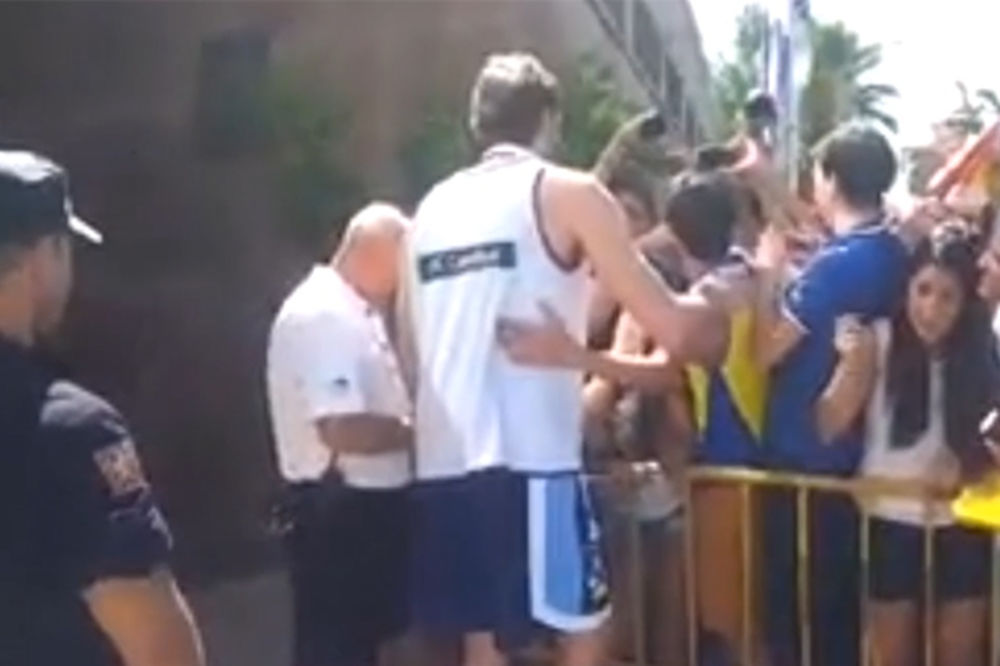 (VIDEO) OPŠTA HISTERIJA: Španci poludeli za košarkašima crvene furije!