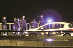 Pančevački most: Taksista pregažen dok je stajao pored kola