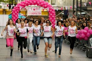 BLOKIRANA KNEZ MIHAILOVA: Danas u 17 sati stotine žena u trci na štiklama!