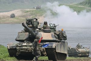 AMERIKA SPREMNA ZA  MOGUĆU RUSKU AGRESIJU: Pentagon šalje teško naoružanje u Evropu!