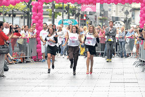 KOSMO TRKA: Voditeljke trčale sprint na visokim potpeticama!
