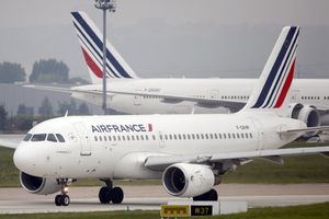 DRAMA U RUSIJI: Avion Er Fransa prinudno sleteo!
