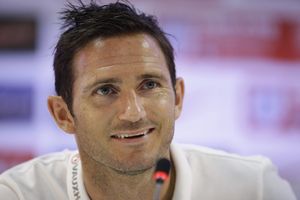 (VIDEO) DRŽI SE FUDBALA: Lampard zaigrao pikado, evo kako je prošao