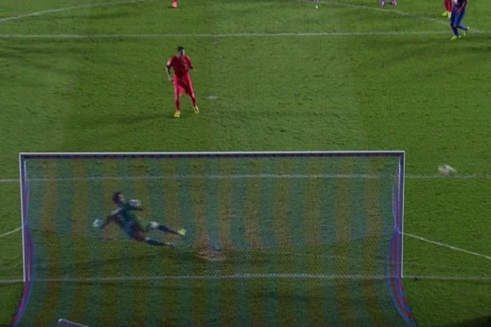 (VIDEO) DESI SE I NJEMU: Mesi sa bele tačke promašio ceo gol
