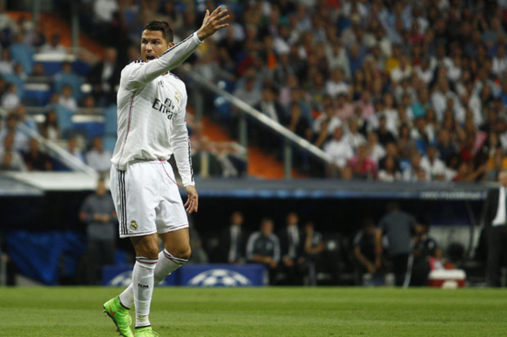 (VIDEO) NAVIJAČI REALA U ČUDU: Pogledajte penal koji je Ronaldo skrivio protiv Elčea