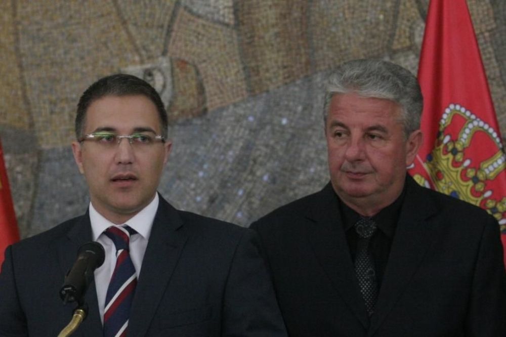 Stefanović i Veljović: Zaprepašćeni smo napadom na premijerovog brata