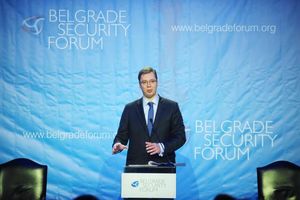 Vučić: U Srbiju imaju poverenja i Istok i Zapad