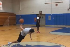 (VIDEO) KO JOŠ OVO MOŽE: Pogledajte najteži košarkaški pogodak ikada