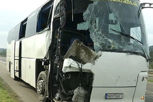 Saobraćajna nesreća kod Vrčina: Šleper udario u autobus