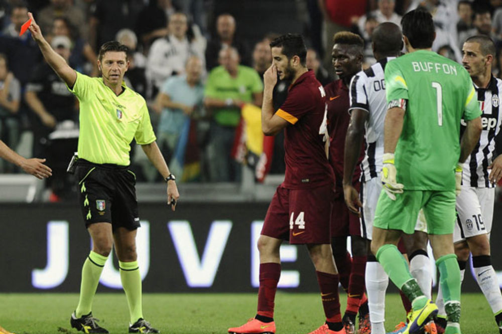 (VIDEO) SUDIJA U CENTRU PAŽNJE: Pogledajte kako je Roki uništio derbi Juventus - Roma