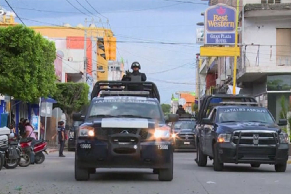 (VIDEO) OKONČALI NASILJE: Federalci pohapsili sve policajce u Iguali i preuzeli grad
