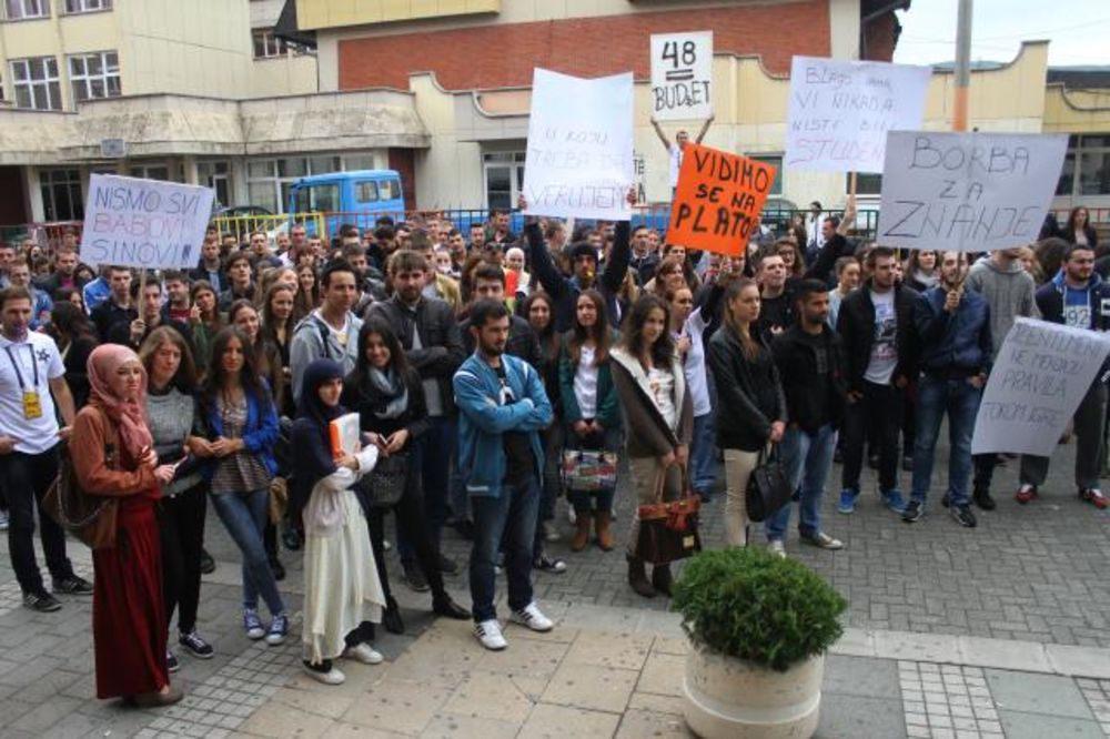 NOVI PAZAR: Protest nezadovoljnih studenata