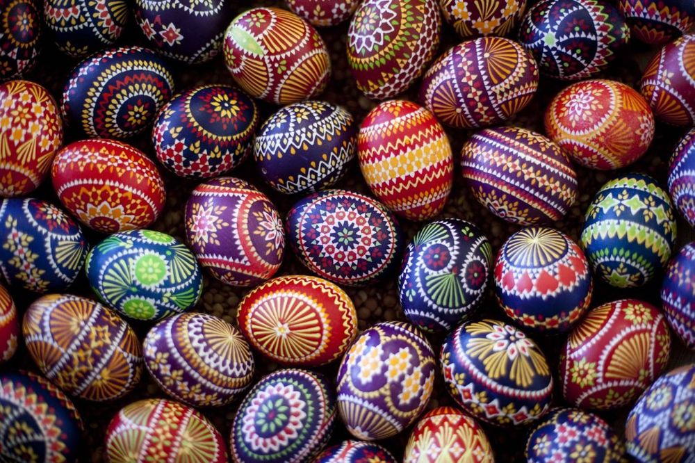 OPREZNO S HOLESTEROLSKIM BOMBAMA NA TRPEZI: Za Uskrs Austrijanci polupaju prosečno 12 jaja!