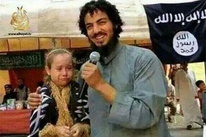 (VIDEO) UVERITE SE SAMI: Da li se džihadista ISIL oženio devojčicom (7) ili je ona samo recitovala?!