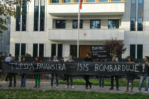 SARAJLIJE PROTESTOVALE PRED AMBASADOM TURSKE: Spasite nevine ljude Kobanija!