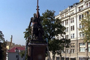 U CENTRU BEOGRADA: Postavljen spomenik Nikolaju Drugom Romanovu!