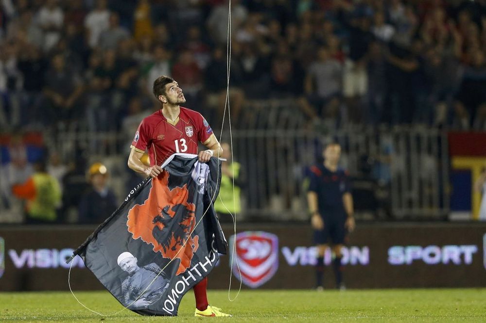 TUČA ZA AUTORSTVO: Albanski navijači utrkuju se za zasluge za prekid utakmice