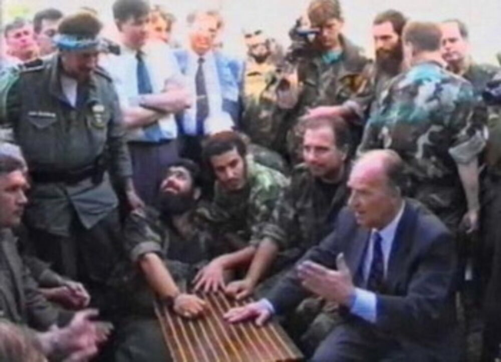 Alija Izetbegović sa mudžahedinima i muslimanskim vojnicima