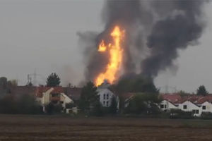 (VIDEO) PLAMEN JE SUKLJAO 200 METARA: Jedan mrtav, 10 povređenih u eksploziji gasa u Nemačkoj