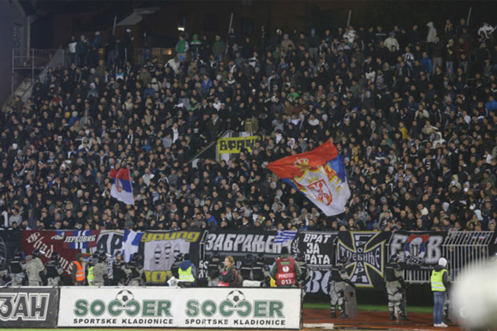 (VIDEO) SVI U HUMSKU: Pogledajte pozivnicu navijača Partizana uoči nastavka sezone