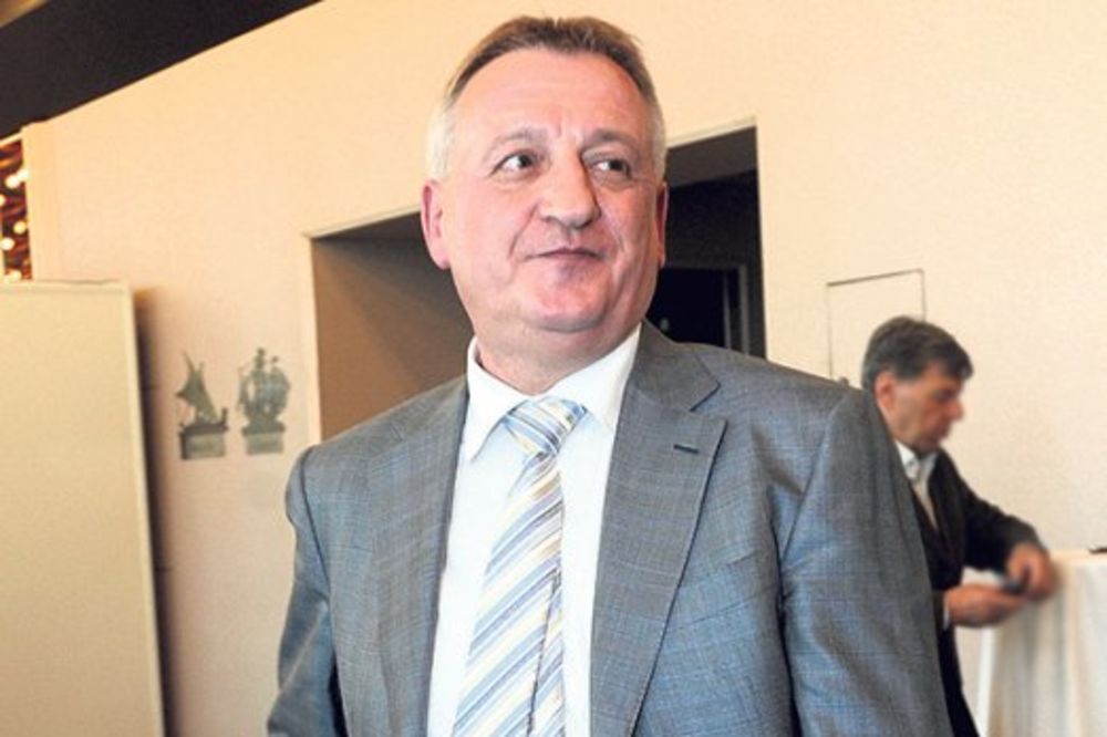 BAHAT: Miroslav Bogićević poseduje avion od milion i po evra a narod ubija otrovima!