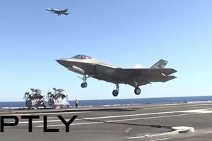 F35 LAJTNING NA NIMICU: Novi stelt lovac prvi put sleteo na nosač aviona! (VIDEO)