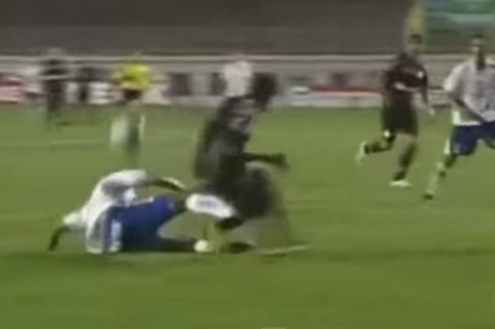 (VIDEO) BIZARNO: Brazilski fudbaler postigao autogol zadnjicom