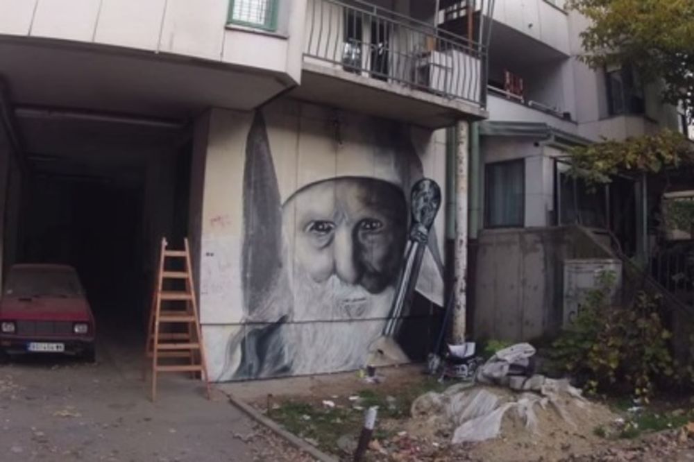 (FOTO) BUDIMO LJUDI: Patrijarh Pavle dobio mural u Beogradu