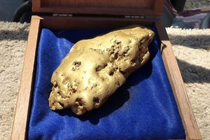 (VIDEO) Rudar otkrio ogroman grumen zlata