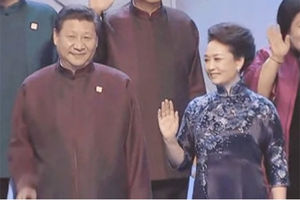 (VIDEO) ONA OKOM... Da vidite kako prva dama Kine jednim pogledom pokreće muža!