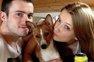 ŠOKANTNA SMRT: Devojka češkog hokejaša pronađena mrtva u kadi sa dva psa