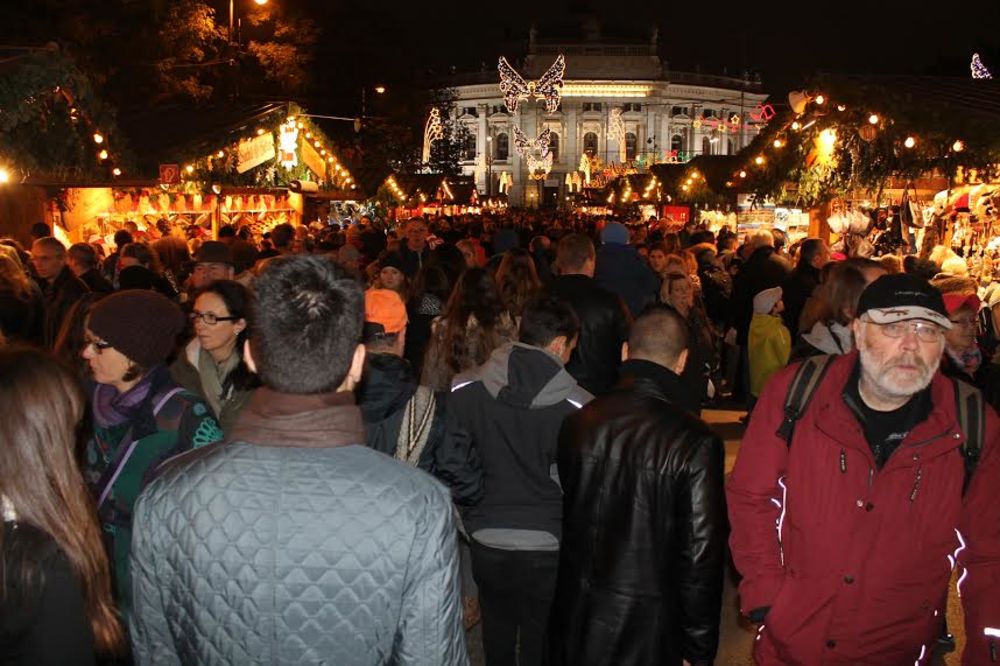 U STRAHU POSLE MASAKRA U PARIZU: Austrijanci se pitaju koliko su sigurni božićni vašari!