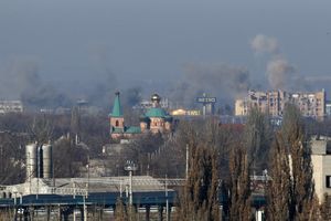 NOVI OKRŠAJI: Jake eksplozije i artiljerijska vatra trešte na aerodromu u Donjecku
