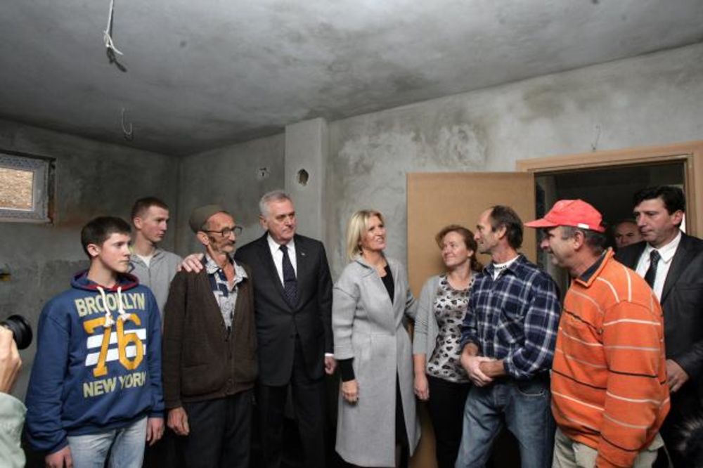 BAJINA BAŠTA: Nikolići obišli kuće obnovljene posle poplava