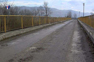 GRAĐANI MAJDANPEKA BESNI: Rudnik porušio most, nema puta za Beograd