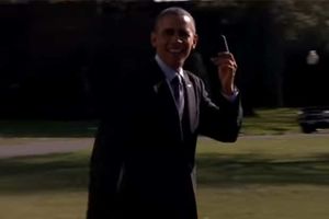 (VIDEO) NEKA ČEKA HELIKOPTER: Da vidite kako se i Obama vraća kući kad zaboravi mobilni