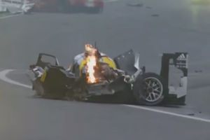 (VIDEO) BUKTINJA NA STAZI: Posle udesa zapalio se auto Marka Vebera
