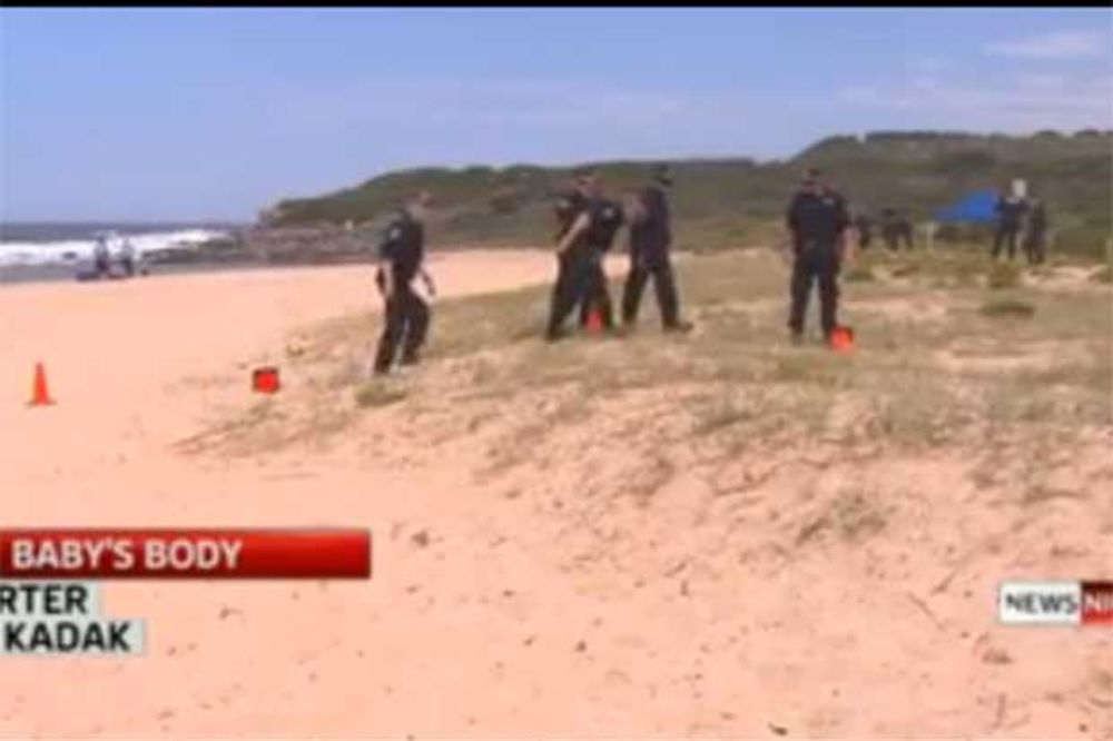 (VIDEO) OPET SKANDAL U AUSTRALIJI: Deca iskopala mrtvu bebu dok su se igrala u pesku na plaži