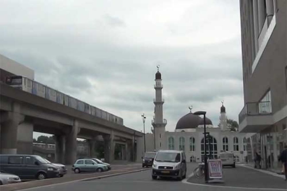 SRAMNO: Desničari traže da se Holandija očisti od džamija