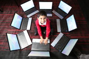 ROĐEN NOVI BIL GEJTS: Ajan ima samo 5 godina a već je stručnjak za kompjutere