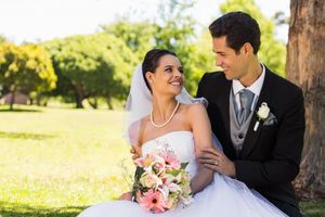 LUKSUZNO ILI SKROMNO: Da li je srećnije na venčanju imati manje zvanica i jeftin prsten?