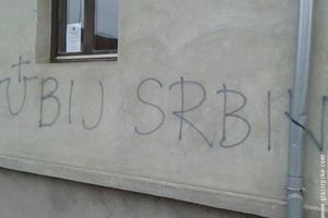 GOVOR MRŽNJE: Ustaški grafit Ubij Srbina na parohijskom domu u Vinkovcima