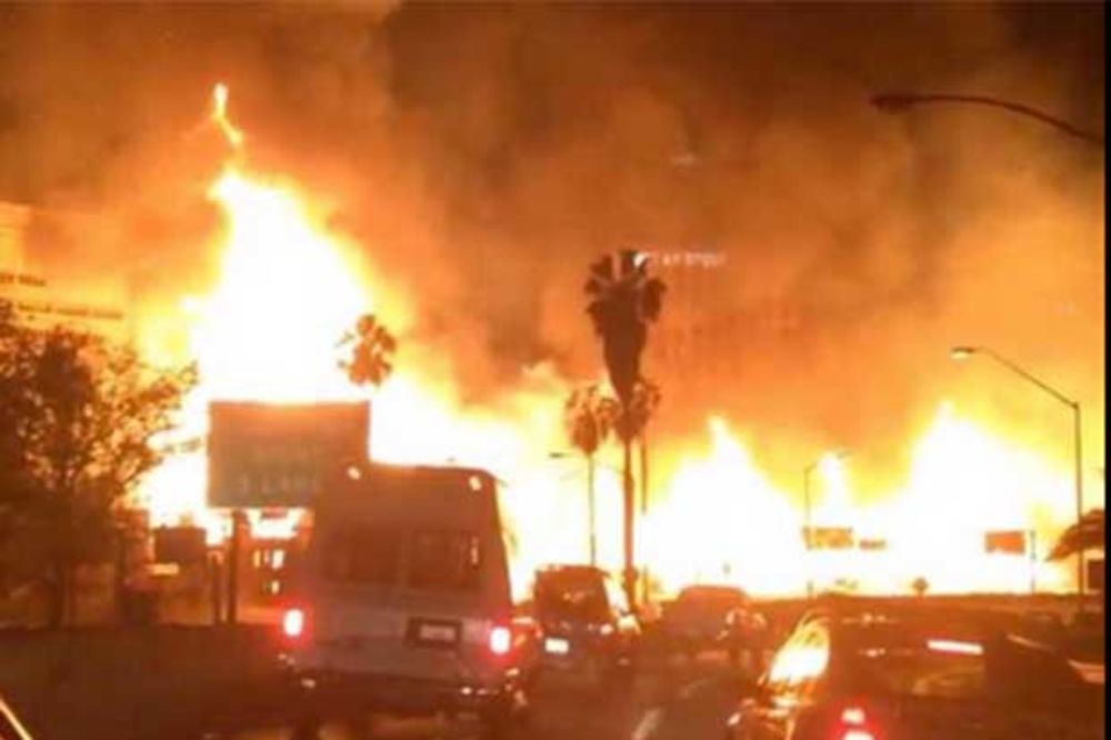 (VIDEO) CENTAR LOS ANĐELESA U PLAMENU: Zbog požara u stambenom bloku zatvoreni glavni putevi